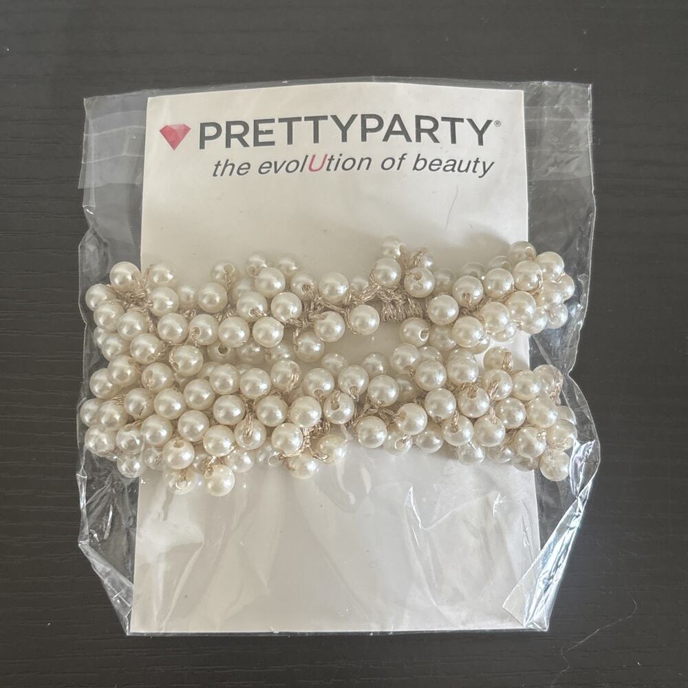 Pretty Party - Two Ivory Pearl Scrunchies